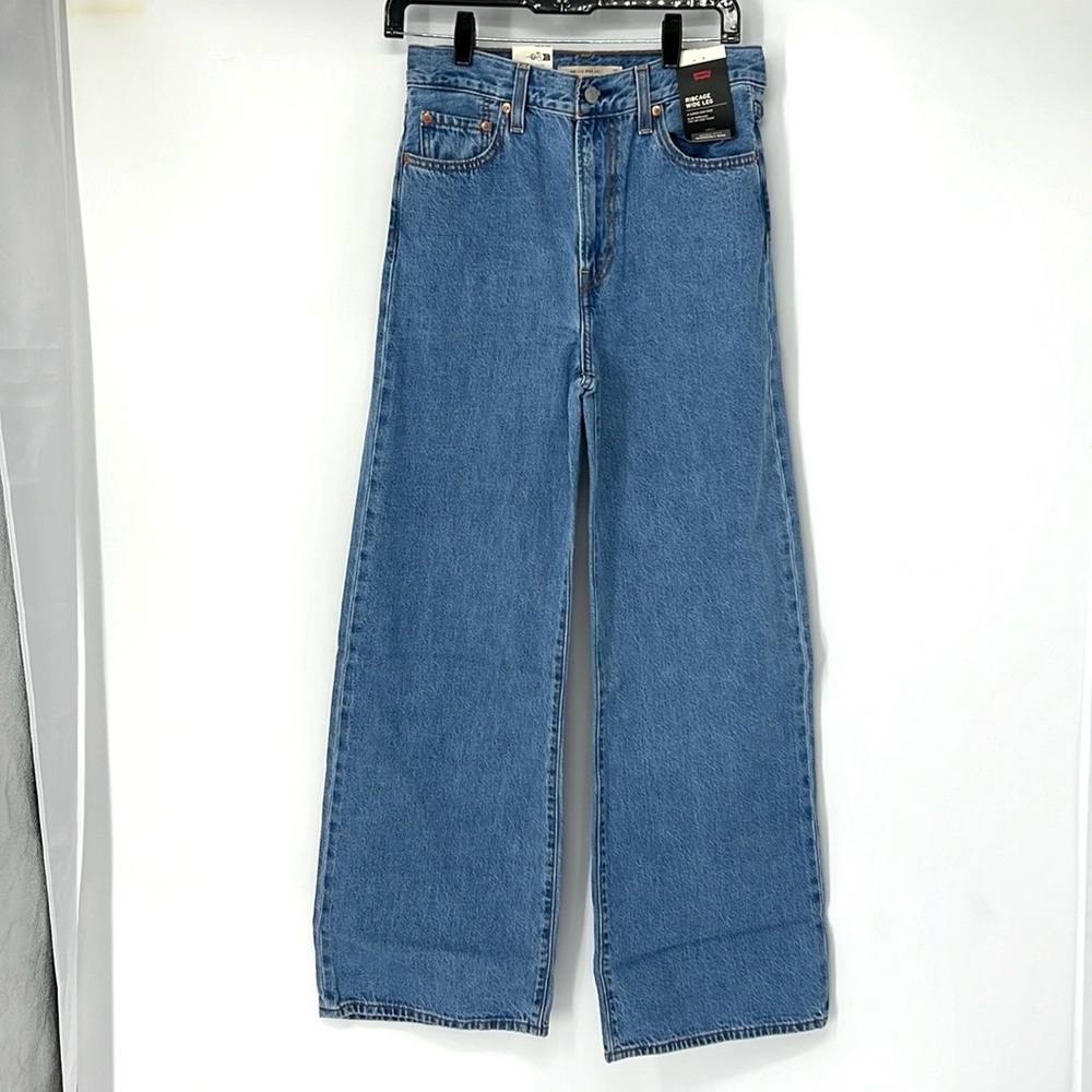 Levi’s NWT women’s ribcage wide leg jeans 26X30